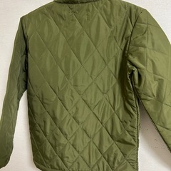 未使用新品！子供用軽量アウター　女の子男の子どちらでもOK 130サイズ　E.CLASSIC キルティングジャケット カーキの画像