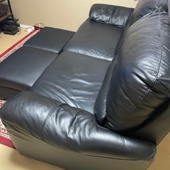 レザーソファとオットマン　の画像