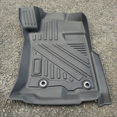 車のフットマットの画像