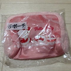 ハローキティ新商品とポーチ付きの画像