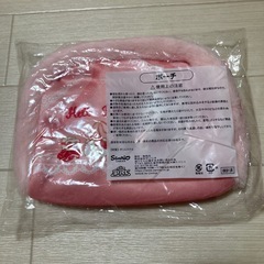 ハローキティ新商品とポーチ付きの画像