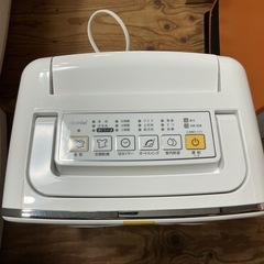 衣類乾燥除湿機👚👕トヨトミTOYOTOMI2021年製DJ-LTS8J白の画像
