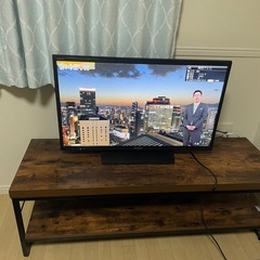 テレビとテレビボードの画像