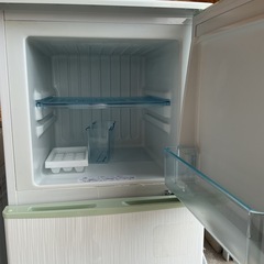 直冷タイプ❗️サビあり💦Elabitaxエラヴィタックス2017年製ER-147(HG)全定格内容積138L電気冷凍冷蔵庫白•黄緑の画像