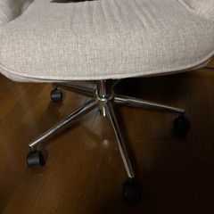 クッション付き回転椅子の画像