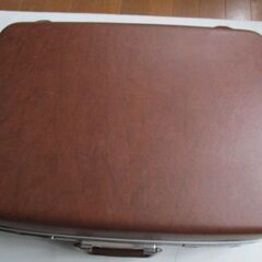 古いスーツケースの画像