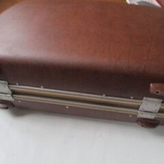 古いスーツケースの画像