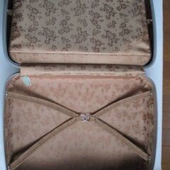 古いスーツケースの画像