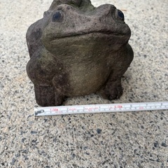 石像 カエルオーナメントの画像