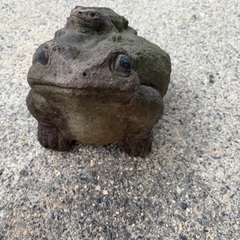 石像 カエルオーナメントの画像