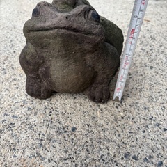 石像 カエルオーナメントの画像