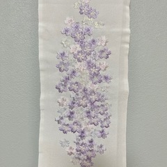 薄紫色 花柄刺繍 半襟
の画像