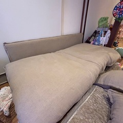 
三人掛け大きめソファーの画像