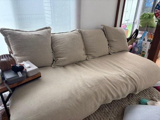 三人掛け大きめソファー