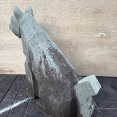 石像 犬のオーナメントの画像