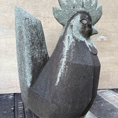 石像 ニワトリのオーナメントの画像