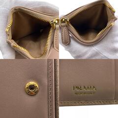 プラダ PRADA 二つ折り財布 カーフスキン ロゴ ヴィッテロムーブ ベージュの画像