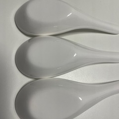 行列のできるラーメン　レンゲの画像