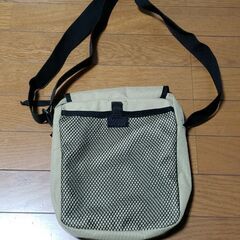 収納上手ファスナーポケット付き。かわいいSTUSSYの画像