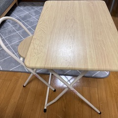 【無料】テーブルと椅子の画像