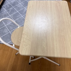 【無料】テーブルと椅子の画像