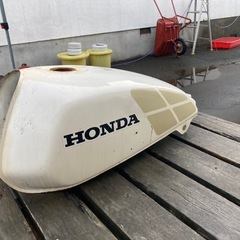 ホンダシルクロード純正タンクの画像