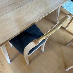 ニトリ：DTオーランド140 とチェア３つの画像