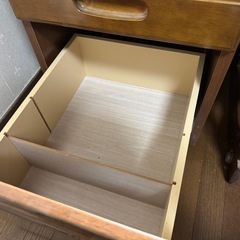 差し上げます！勉強卓　机　オカムラジュニアデスク　アンティーク　学習机　茶色　椅子付きの画像