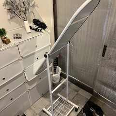 鏡、収納付きの画像