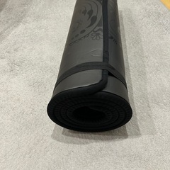 ヨガマット　黒　175cm✖️68cm 厚み1.2cm位の画像