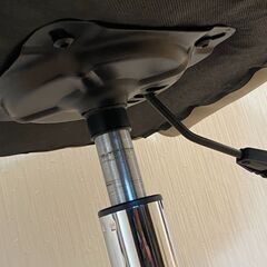 革張り調の椅子2脚(1脚相談可)　ネイルサロンで使っていましたの画像