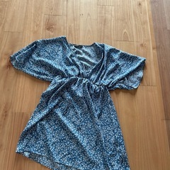 花柄ブルートップスレディースの画像