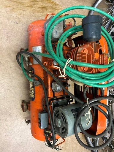 エアコンプレッサー