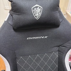 ゲーミングデスク、ゲーミングチェアの画像