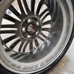 210系クラウンロイヤル後期純正ホイール
17 インチの画像