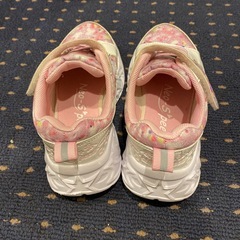 西松屋　光るスニーカー17.0の画像