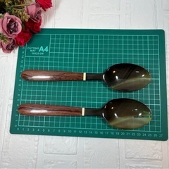 ✨エレガント✨サラダスプーンセット 2本セット　マーブル柄　木製ハンドルの画像