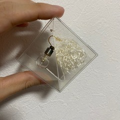 お話中　片耳　電球ピアスの画像