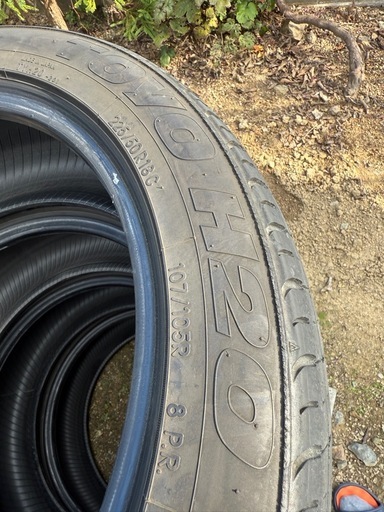 ハイエース中古タイヤ　車検対応TOYO H20