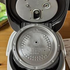 東芝 真空IHジャー炊飯器（5.5合炊き）5㎜厚さ鍛造かまど銅釜 真空一気ひたし RC-10VRMの画像