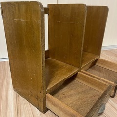 小さい本棚の画像
