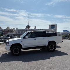 ハイラックス　ピックアップトラック　Wキャブの画像