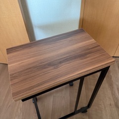 ベッドサイドテーブルの画像