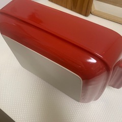 赤の可愛いグラタン皿の画像