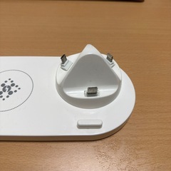 6 in 1 ワイアレス充電器の画像
