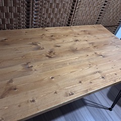 ダイニングテーブルの画像