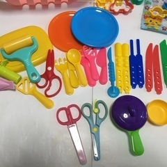 無料 非対面取引 ねんど 工作 グッズ 型抜き マット はさみ etc…の画像