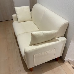 🛋【美品】2人掛けアイボリーソファ／使用1年8か月の画像