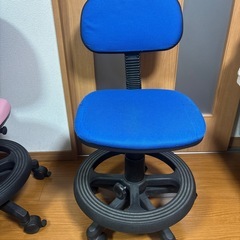 勉強椅子の画像