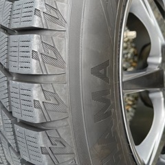 スタッドレスタイヤホイール付きの画像